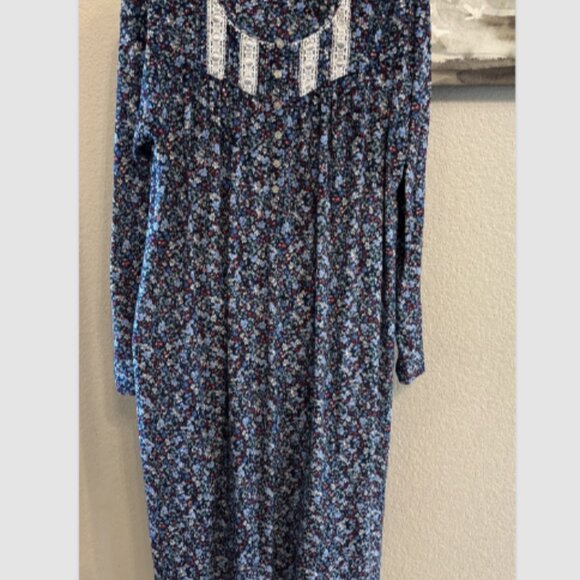 Secret Treasures Gown Pullover Housecoat Women's Blue Floral Lace Size L (12-14) - Picture 1 of 5